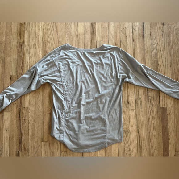 Patagonia Women’s long sleeve top medium - Picture 3 of 3